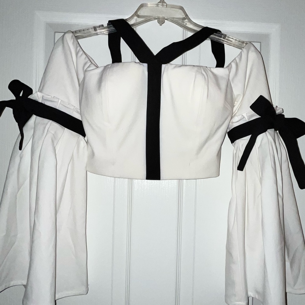 Ammo brand new white top with black bows size Small